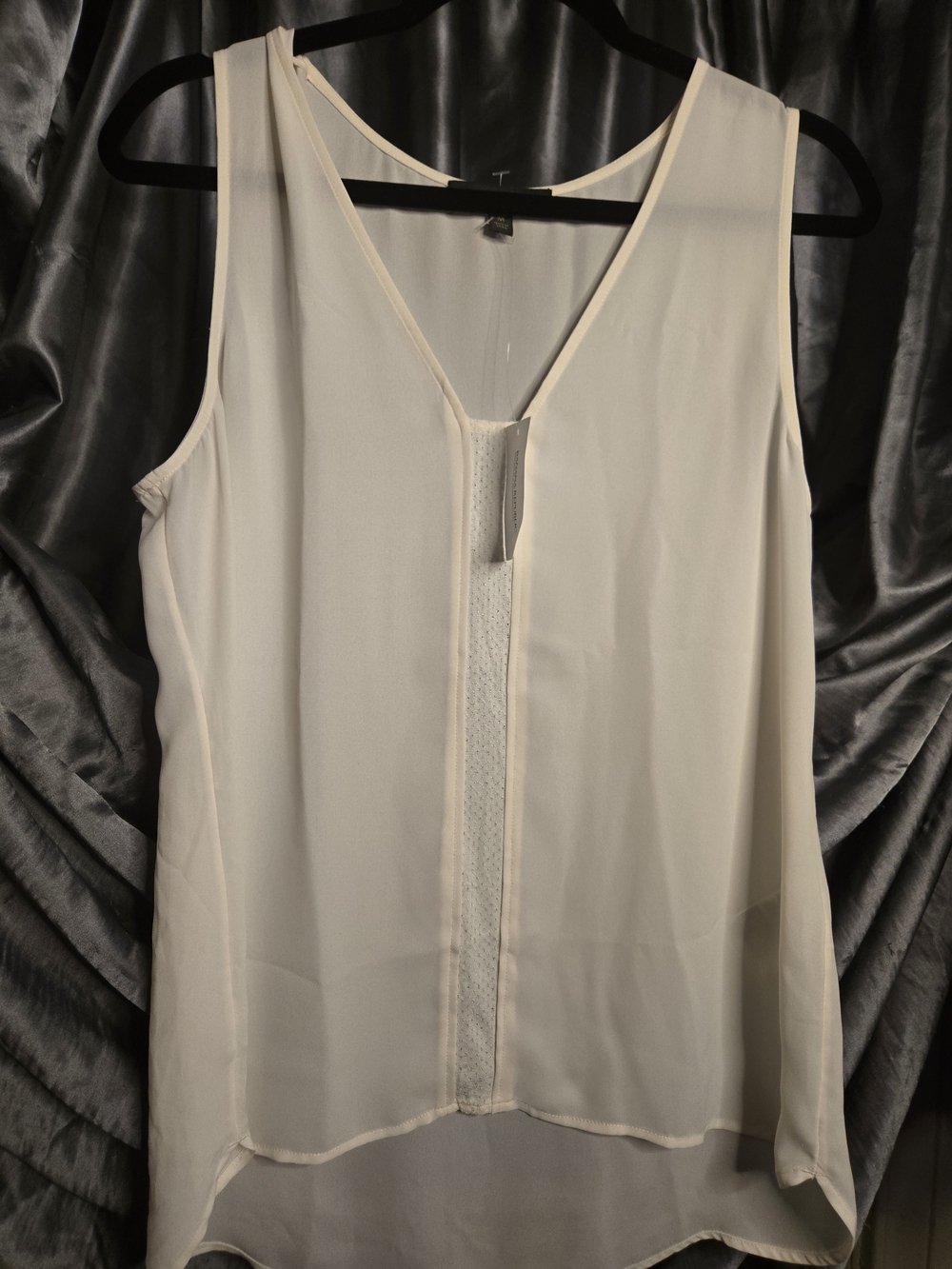 Banana Republic Sleeveless V-Neck Cream Chiffon Shell Top